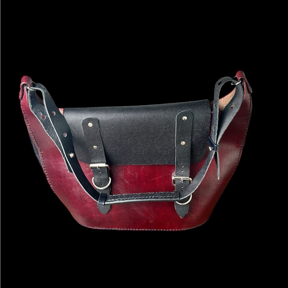 Handmade Leather Single Strapped Bag Black/ Burgundy - Picture 2 of 13